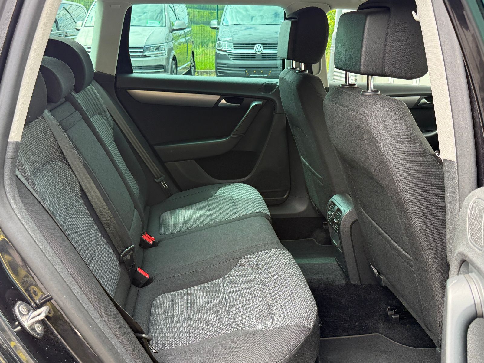 Fahrzeugabbildung Volkswagen Passat Variant Comfortline 1.8 TSI AHK GRA Navi