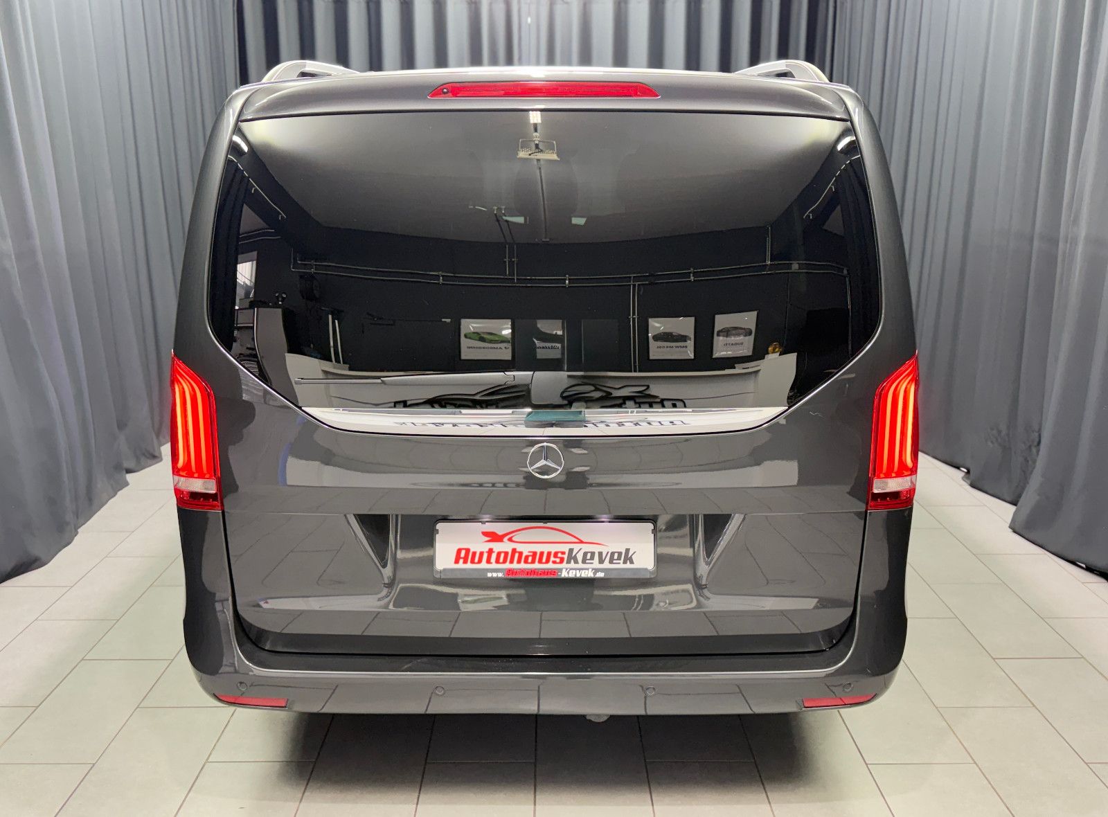 Fahrzeugabbildung Mercedes-Benz V300 d AVANTGARDE EDITION 4MATIC lang|BURMESTER|