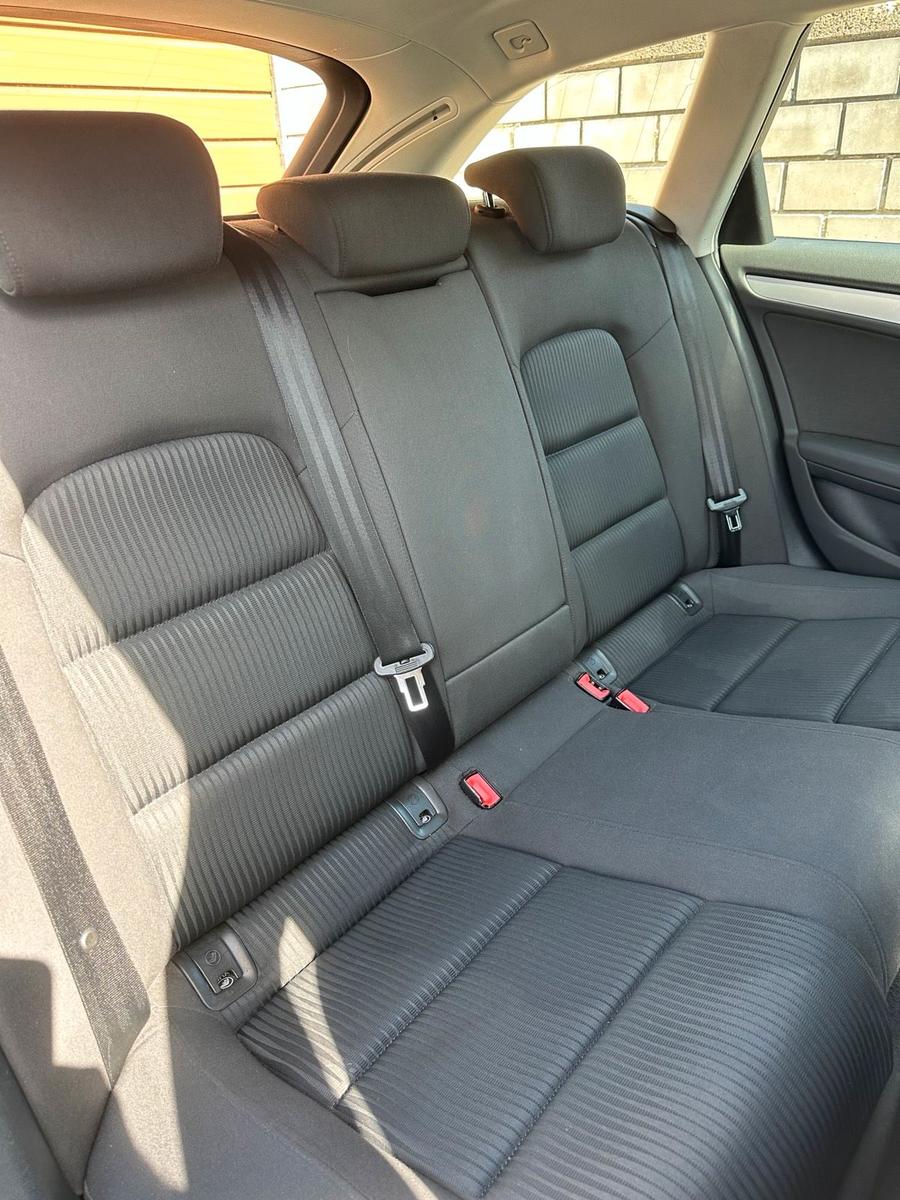 Audi A4 2010 — photo 6