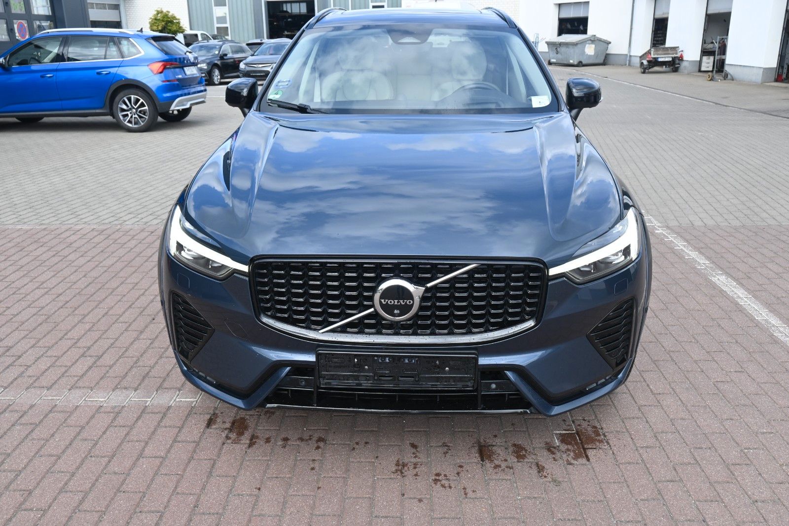 Fahrzeugabbildung Volvo XC60 B5 D Ultimate Dark AWD*B&W*LUFT*360°*STHZG*