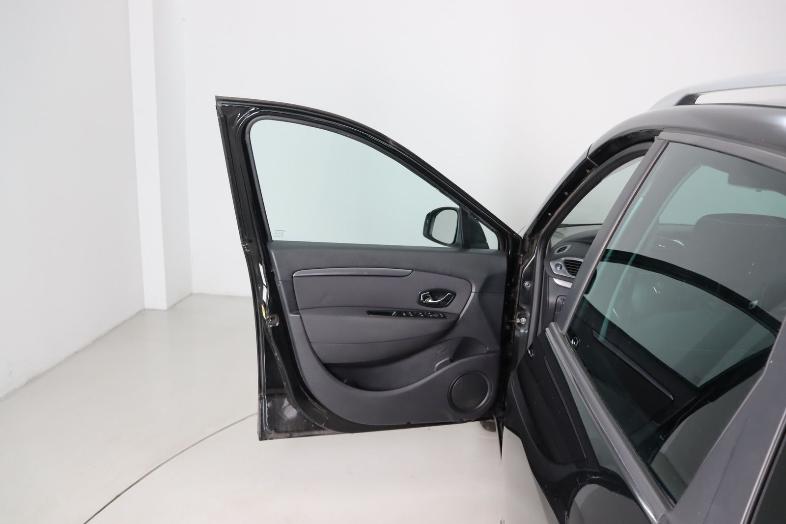 Fahrzeugabbildung Renault Grand Scenic III 1.4 dCi Limited * 7 Sitzer * Na