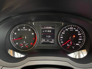 Audi Q3 sport quattro *2. Hand*Klima*Navi*LED*AHK*SHZ