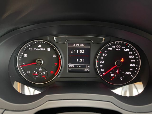 Audi Q3 sport quattro *2. Hand*Klima*Navi*LED*AHK*SHZ