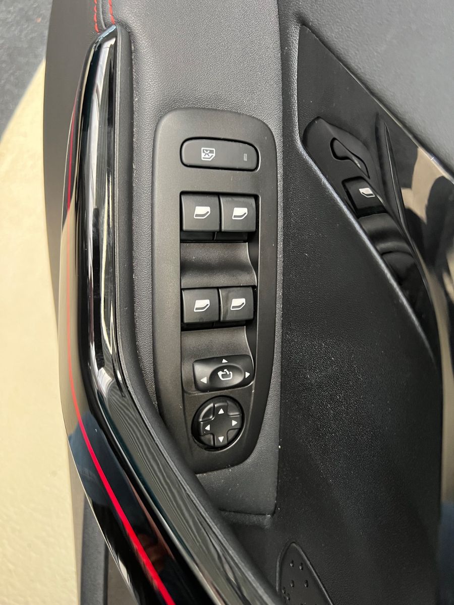 Fahrzeugabbildung Peugeot 2008 Allure GT LINE AUTOMATIK*DACHHIMMEL MIT LED