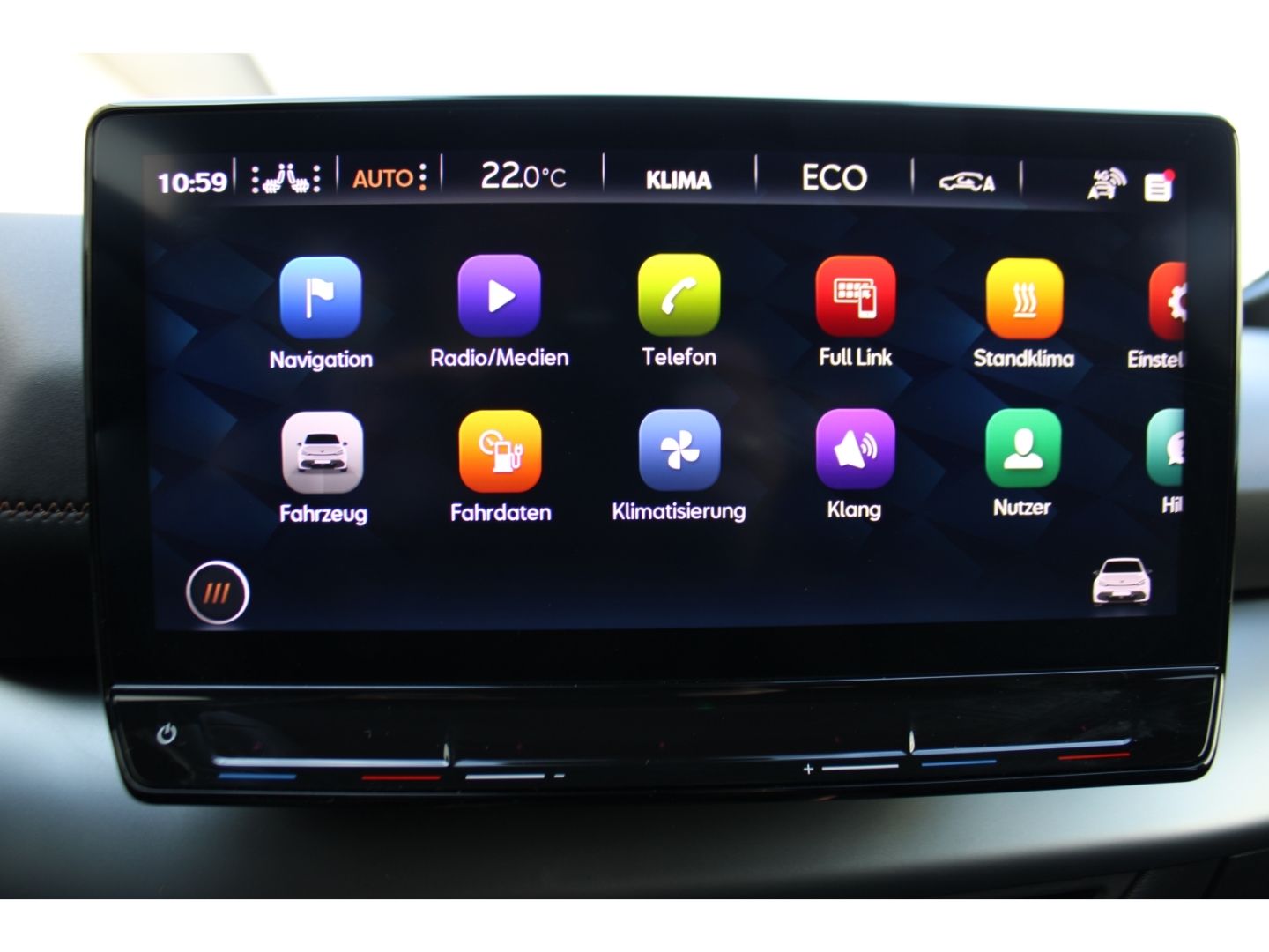 Fahrzeugabbildung CUPRA Born 170 kW LED GRA RFK Navi PDC vo+hi GJR SHZg
