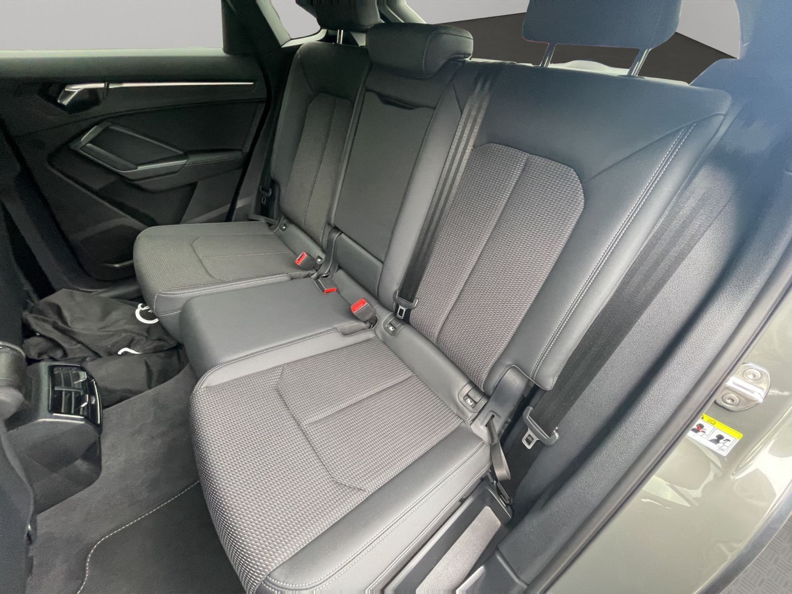 Audi Q3 SB 45 TFSI e S line Matrix AHK Kamera Navi foto 17