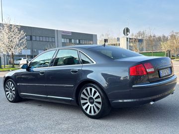 Audi A8 - 7