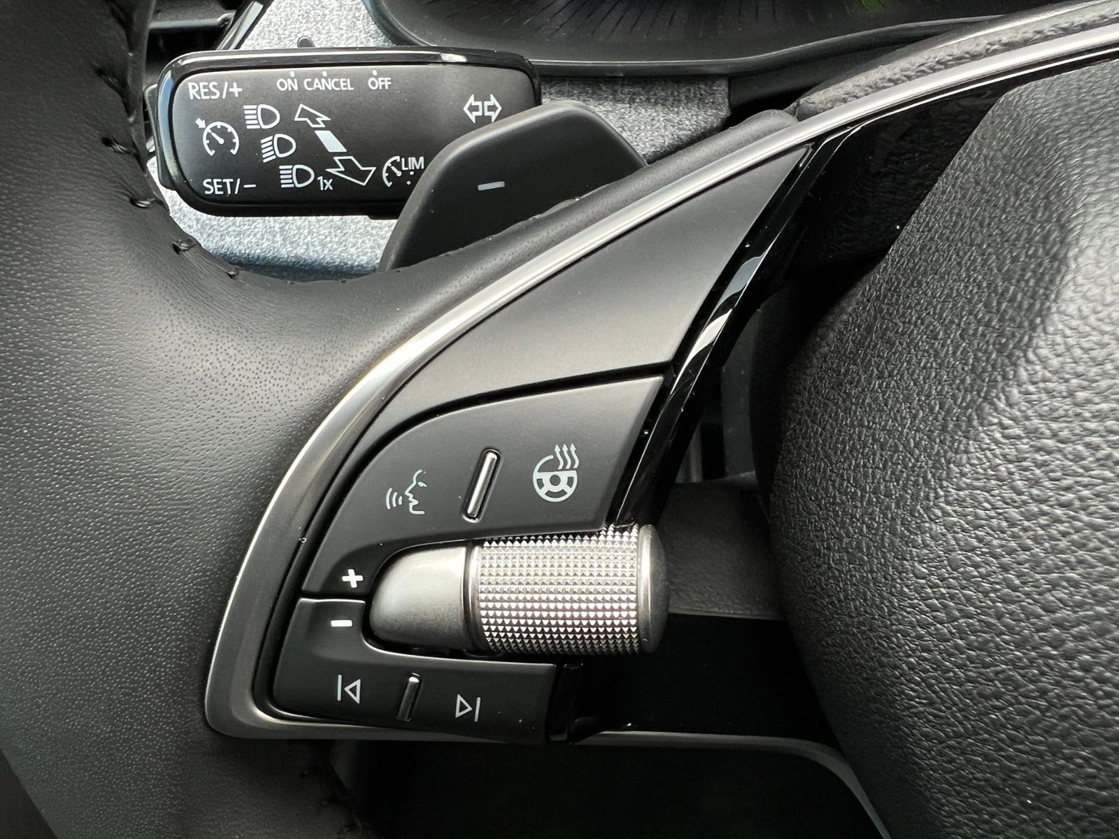 Fahrzeugabbildung SKODA Kamiq Selection 1.0 TSI DSG *AHK,LED,SmartLink,1