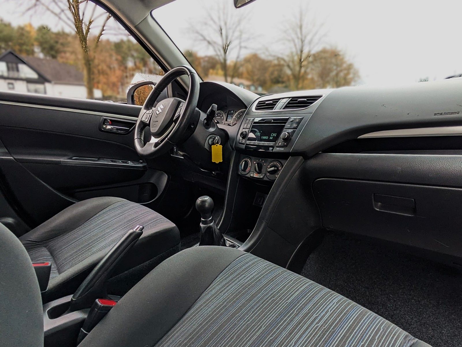 Fahrzeugabbildung Suzuki Swift 1.2 KLIMA TEMPOMAT ALLWETTER AHK ALU