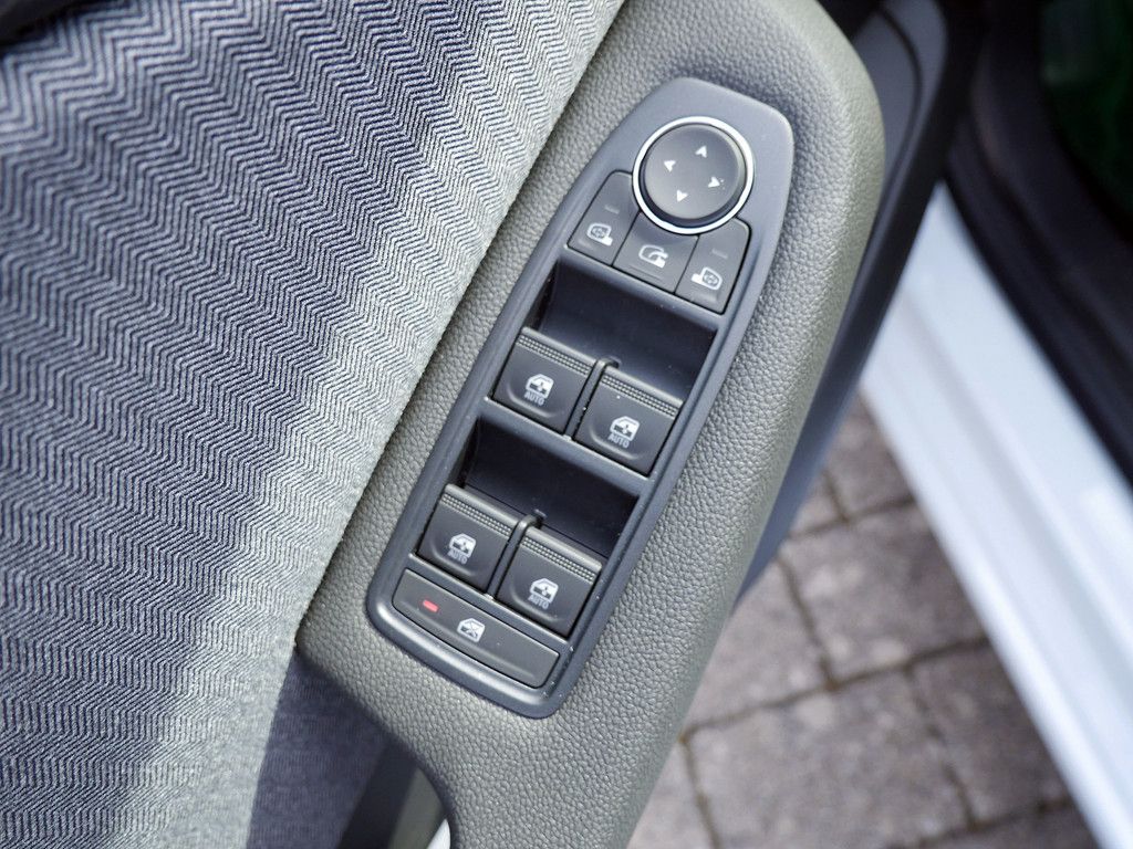 Fahrzeugabbildung Renault Clio Techno TCe 90