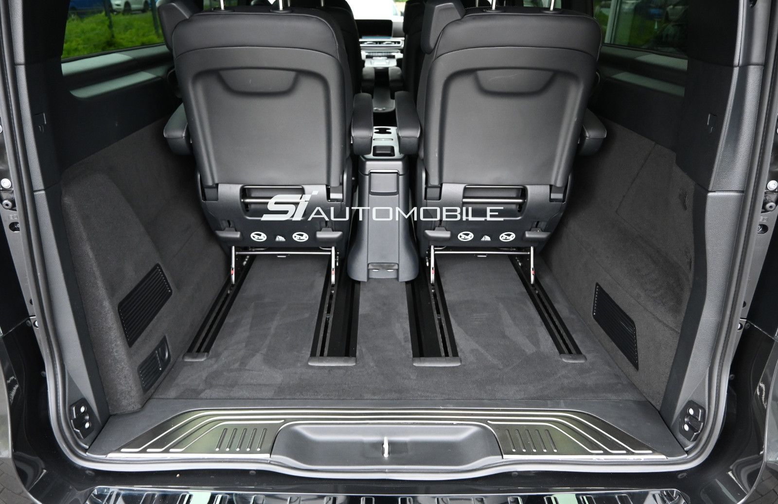 Fahrzeugabbildung Mercedes-Benz V 300 d 4Mat. Extralang AMG Line °AIRMATIC°STHZ°