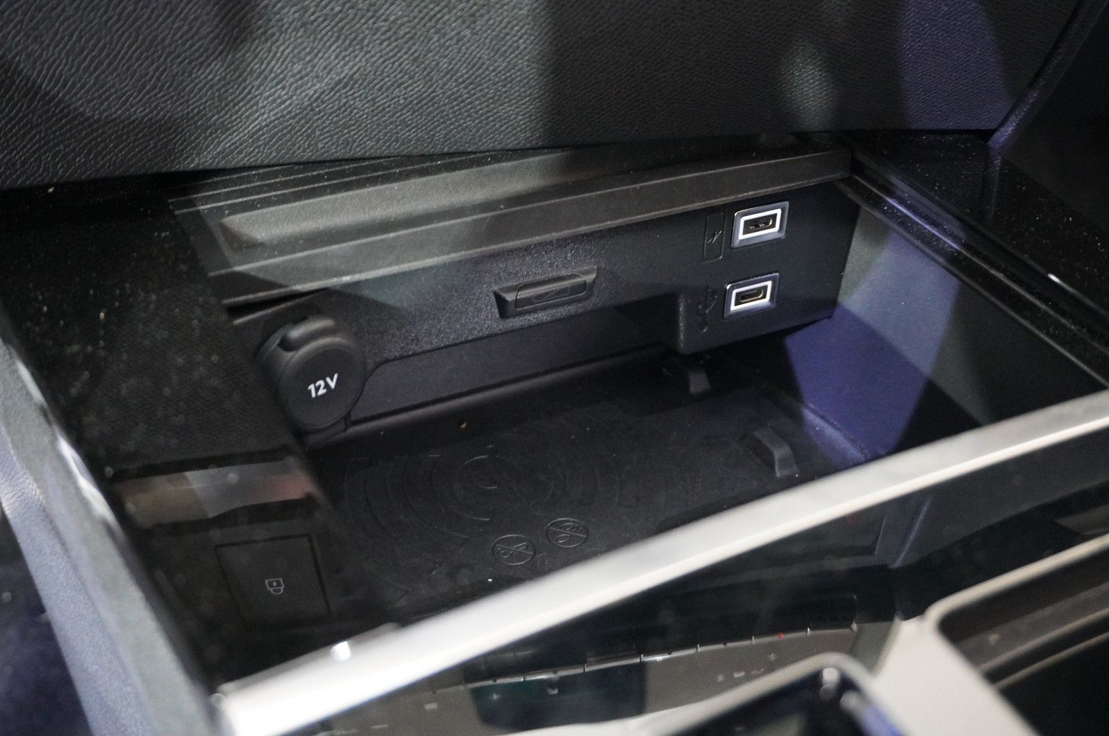 Fahrzeugabbildung Opel Astra ST 1.2T ULTIMATE NAVI/LED/PANO./SPORT/DAB+