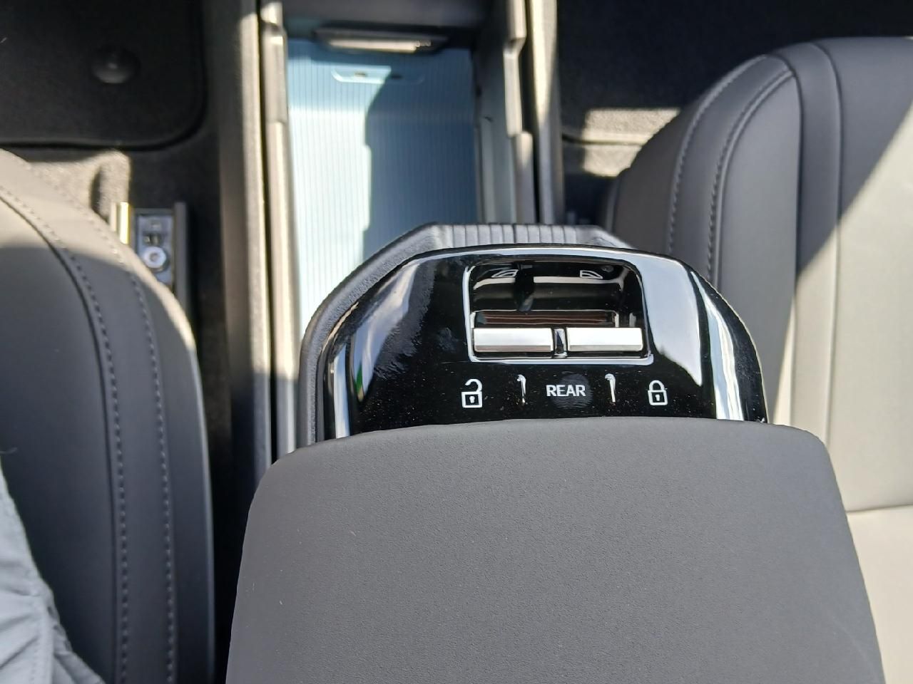 Fahrzeugabbildung Volvo EX30 Ultra 2WD Pure Electric