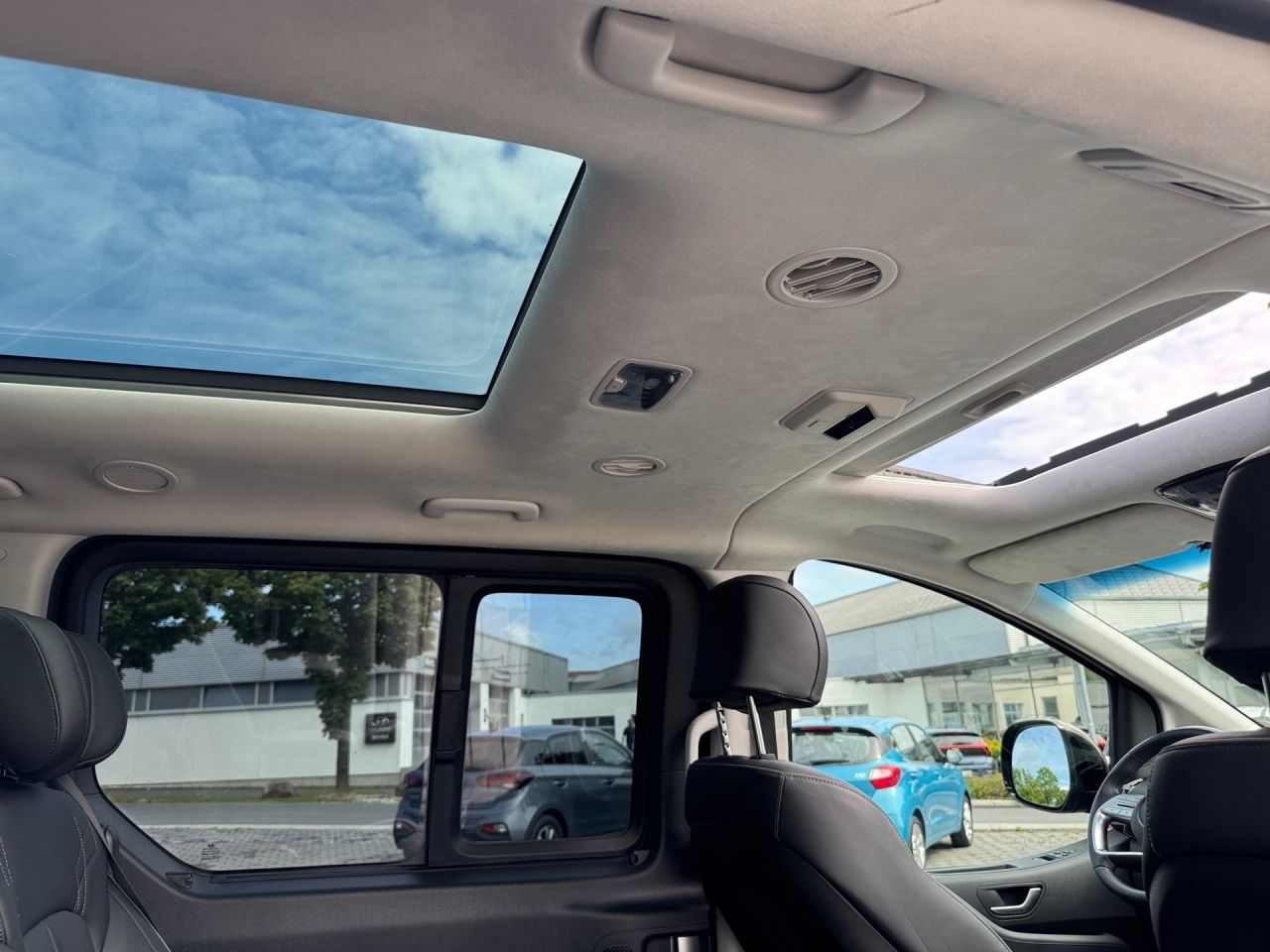 Fahrzeugabbildung Hyundai STARIA SIGNATURE SHZ*LHZ*PANO*BOSE*