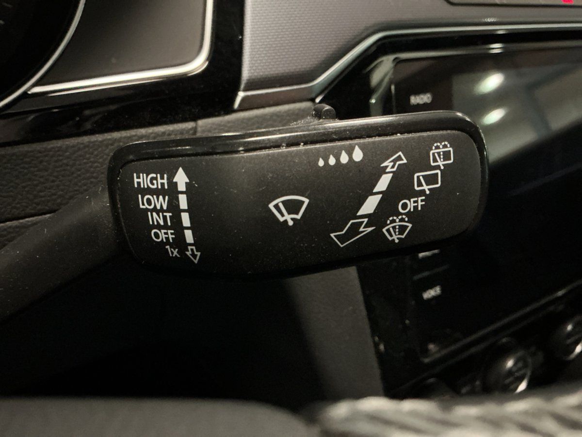 Fahrzeugabbildung Volkswagen Passat Variant Comfortline R-Line 1.4 TSI Navi
