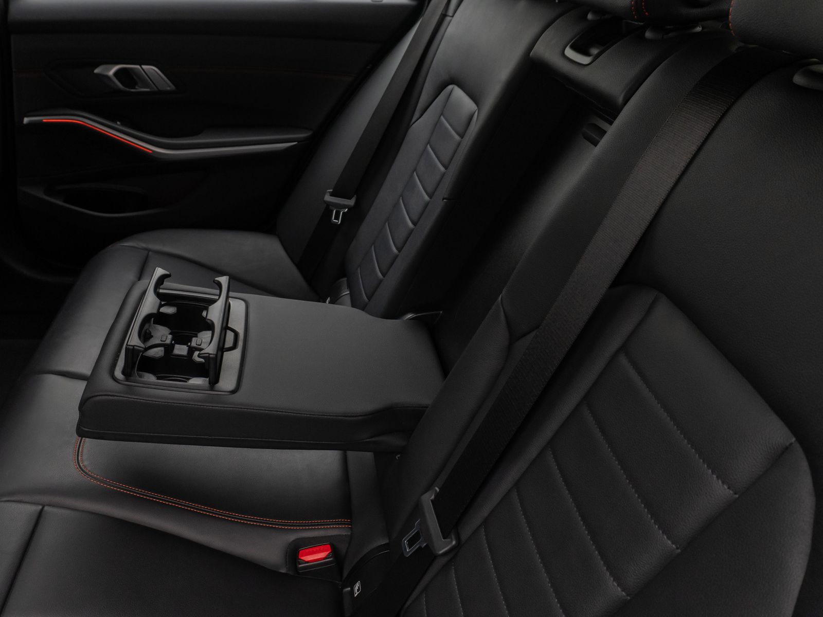 Fahrzeugabbildung BMW 320i Sport Line PDC Stop&go Standhzng Leder 18"
