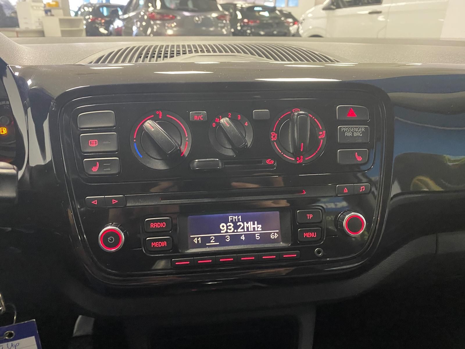 Fahrzeugabbildung Volkswagen up! move up! KLIMA+PDC+SITZHEIZ+Metallic+Allwett