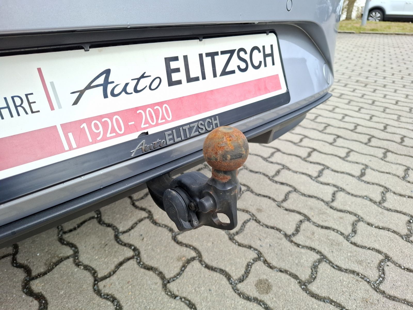 Fahrzeugabbildung SEAT Leon ST TDI Style DSG LED AHK Navi AID GRA PDC S