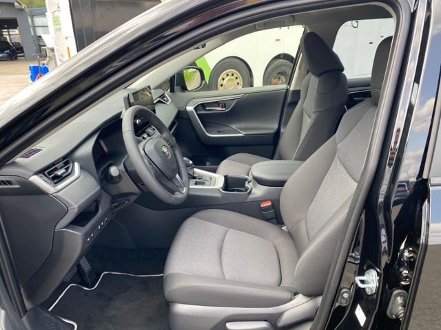 RAV 4 Hybrid 4x2 Team Deutschland