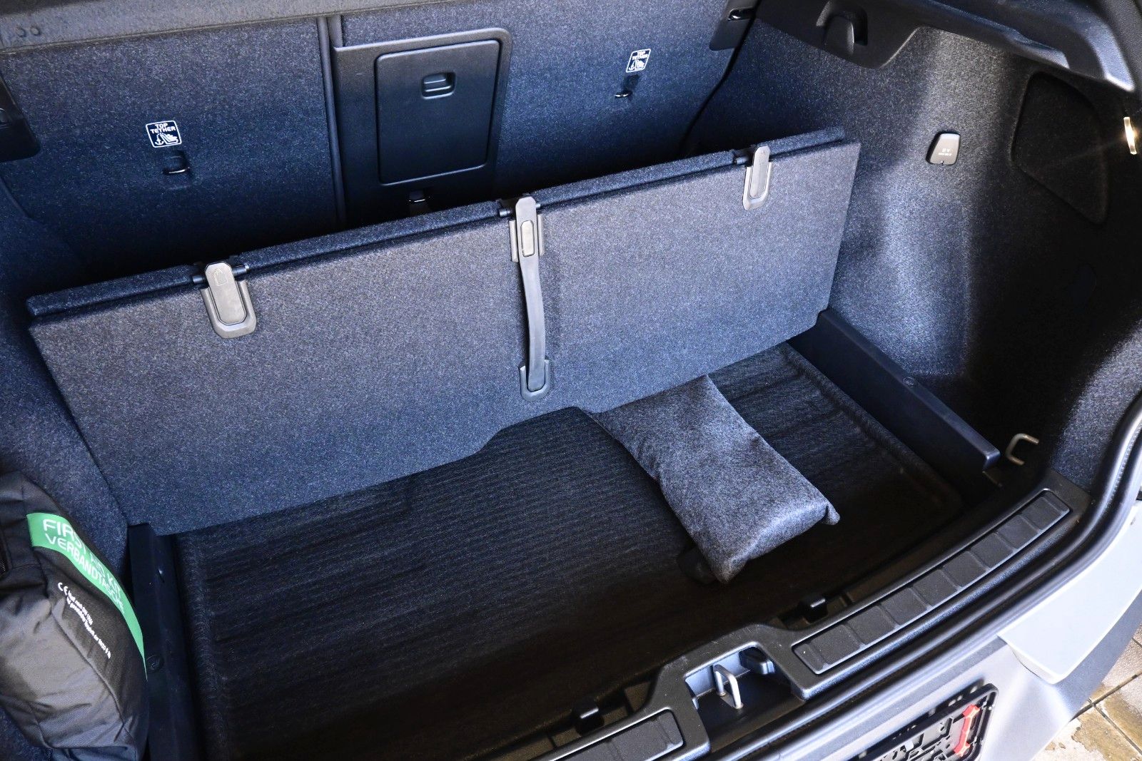 Fahrzeugabbildung Volvo XC40 B3 DKG Plus Black Edition*STDHZG*360°*ACC*