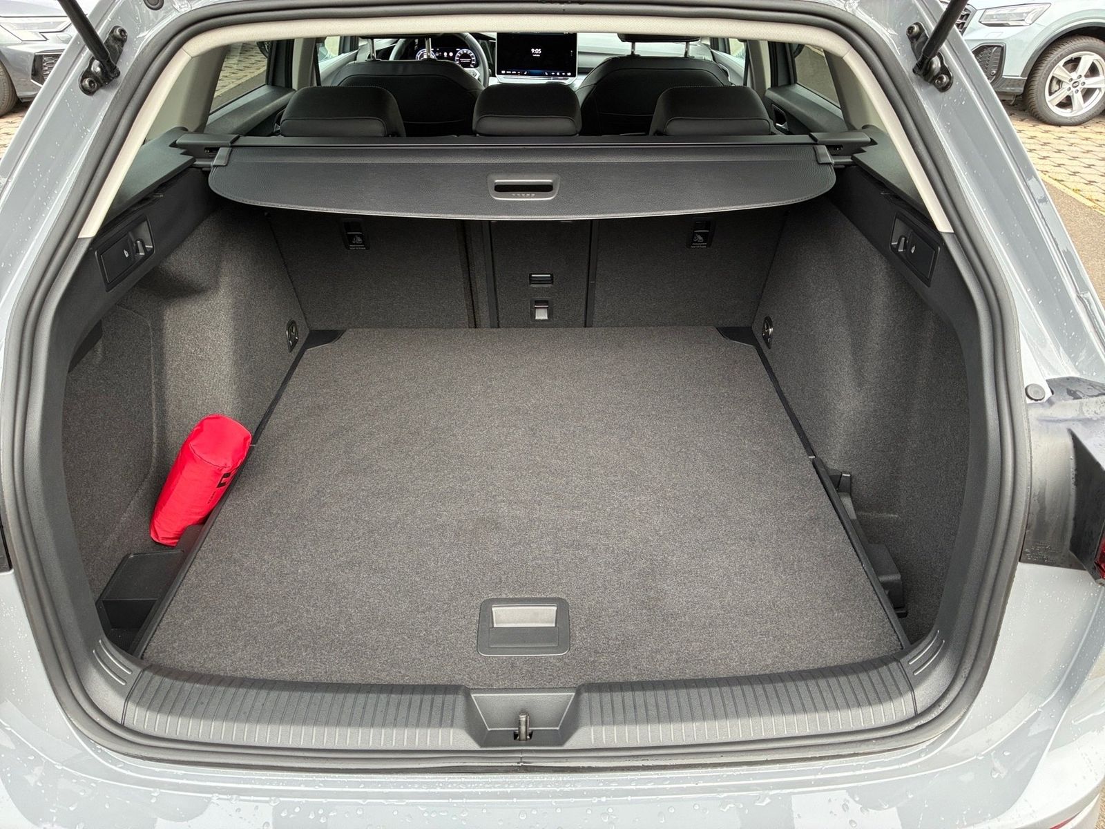 Fahrzeugabbildung Volkswagen Golf VIII Variant 1.5 TSI 85 kW Goal Kamera,LED