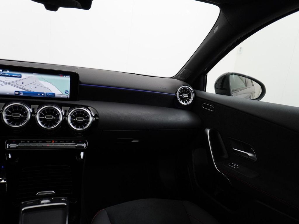 Mercedes-Benz A 250 e Star Edition AMG Line | Panorama - Schie