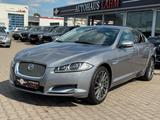 Jaguar XF 2.0 Turbo Auto.*LED*NAVI*19-ZOLL*KAMERA* - Jaguar XF mit Benzin-Antrieb: Limousine