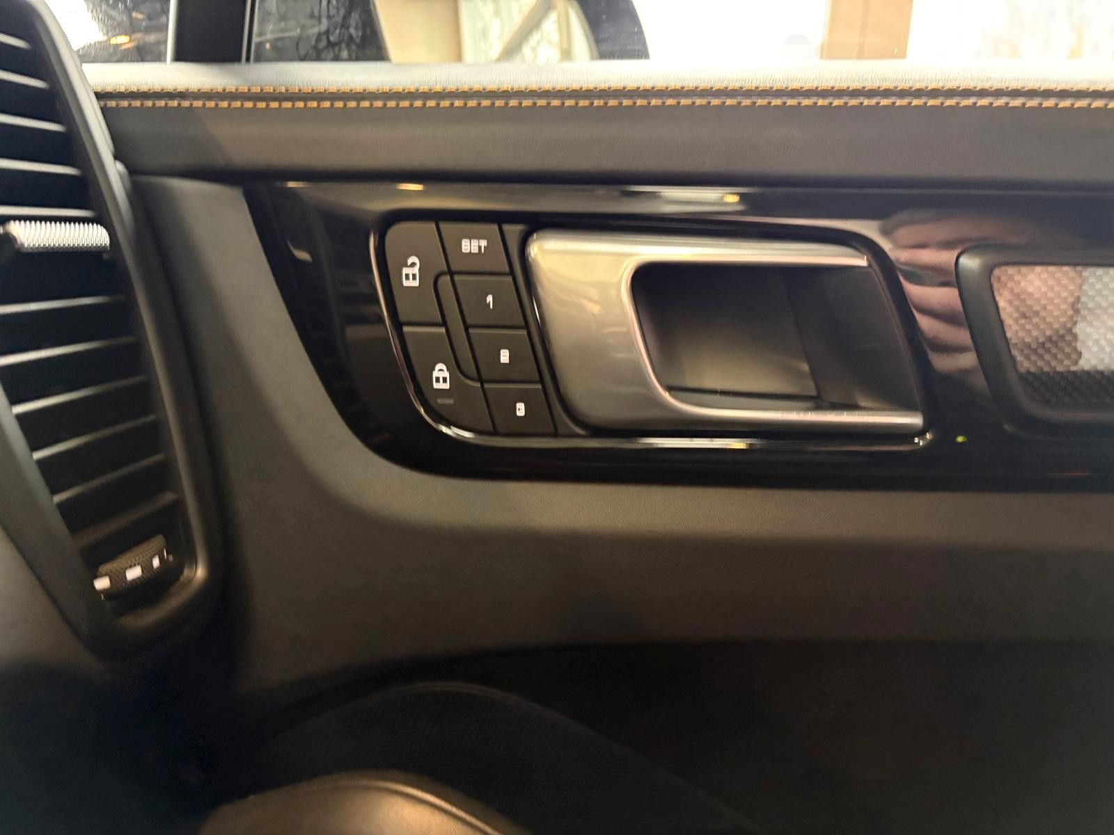 Fahrzeugabbildung Porsche Cayenne Coupe Turbo GT/Burmester/PCCB/Carbon