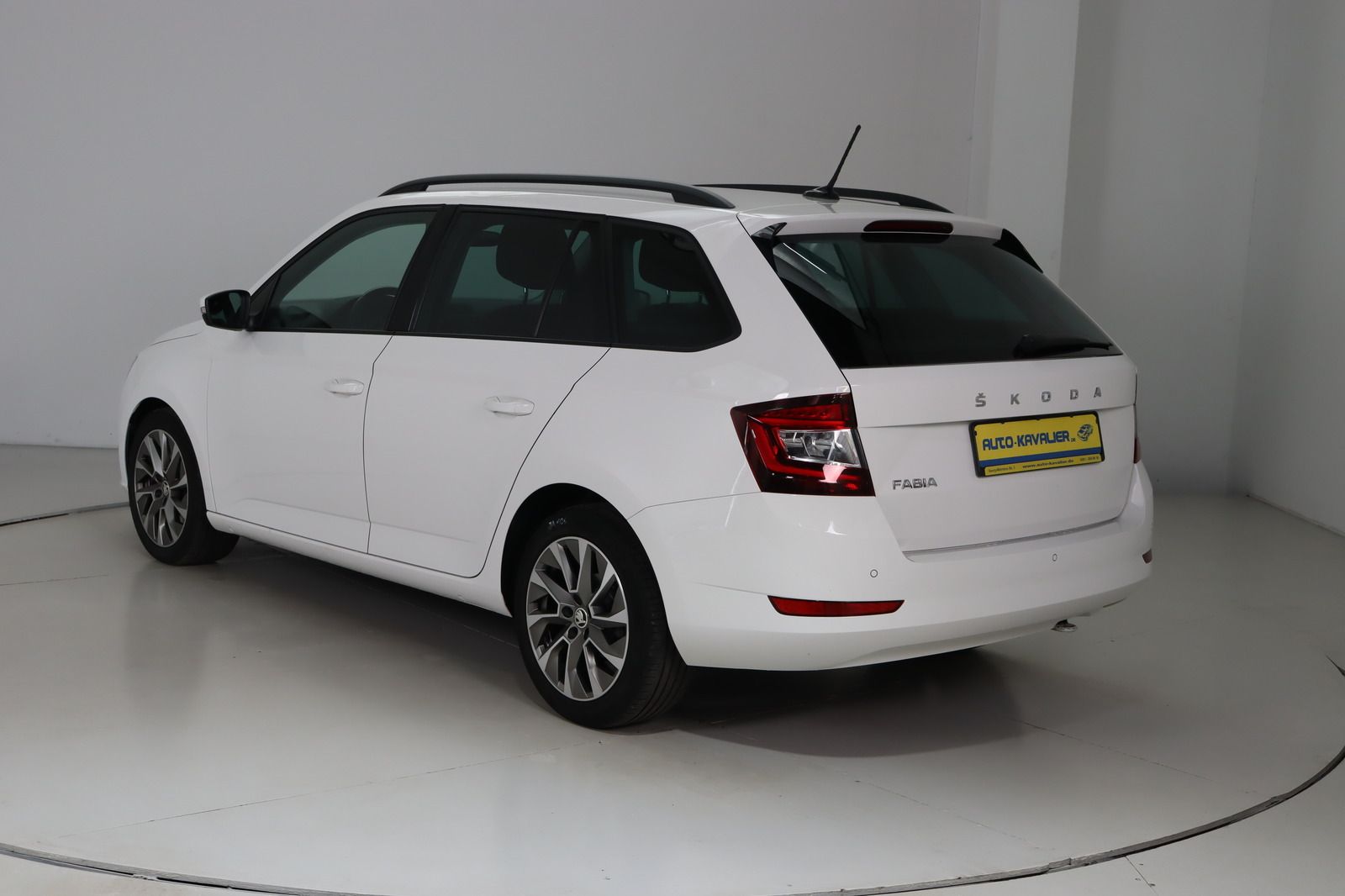 Fahrzeugabbildung SKODA Fabia 1.0 Combi Automatik * LED * Navigation Cle