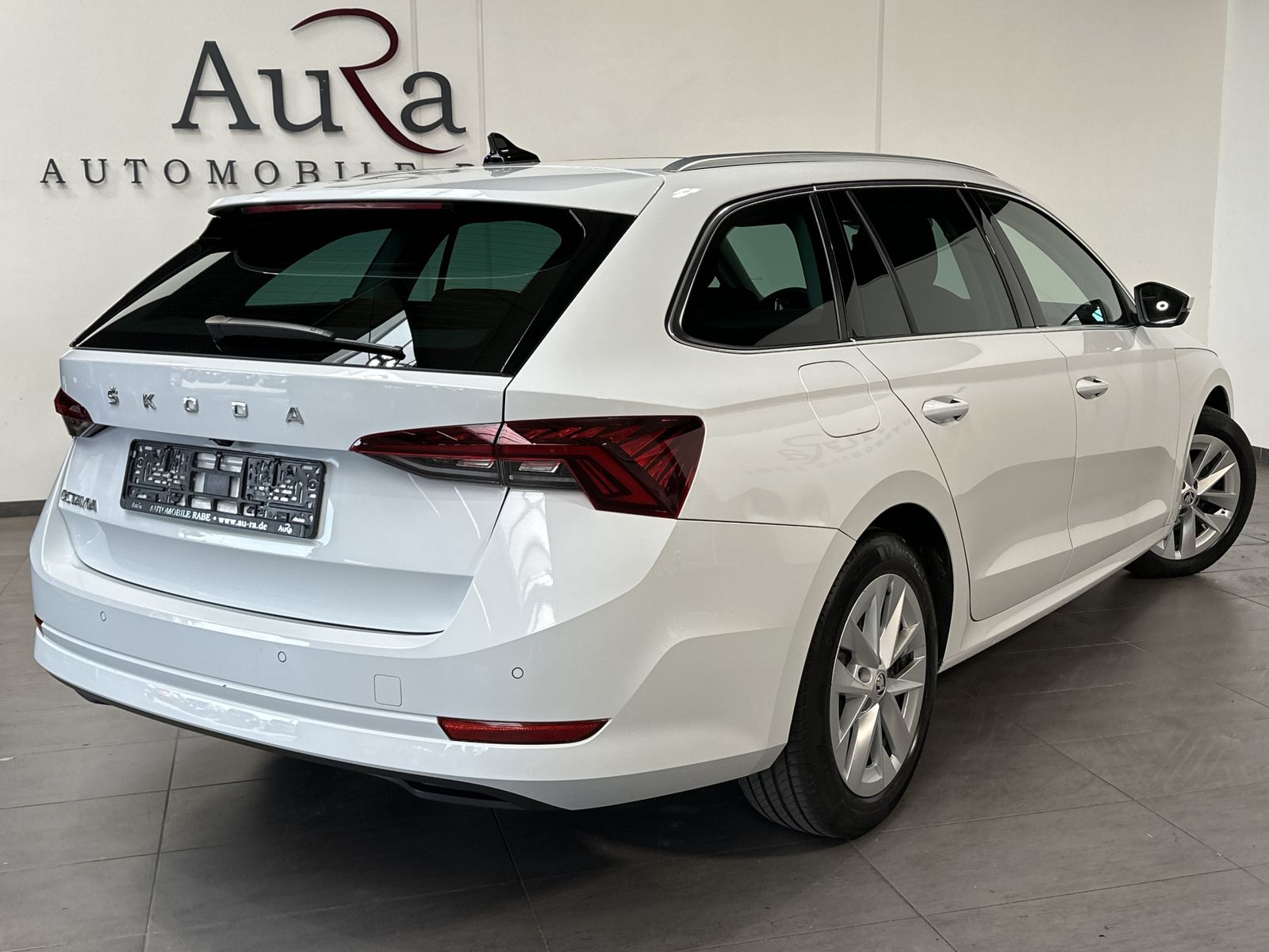 Fahrzeugabbildung SKODA Octavia Combi 2.0 TDI DSG NAV+LED+AHK+PANO+CANTO
