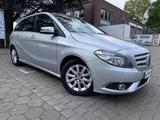 Mercedes-Benz B 180 BE NAVI SITZHZG PARK-ASSIST ALU PTS AHK - Mercedes-Benz B 180 Gebrauchtwagen in Hamburg