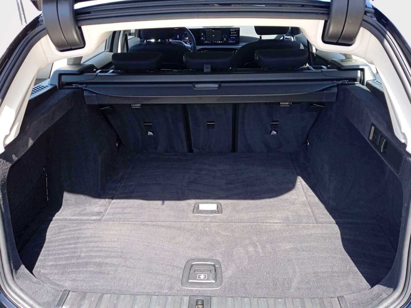 BMW 318 d Touring Aut. KAMERA+SHZG+KLIMA+DAB+TEMPOMA foto 11