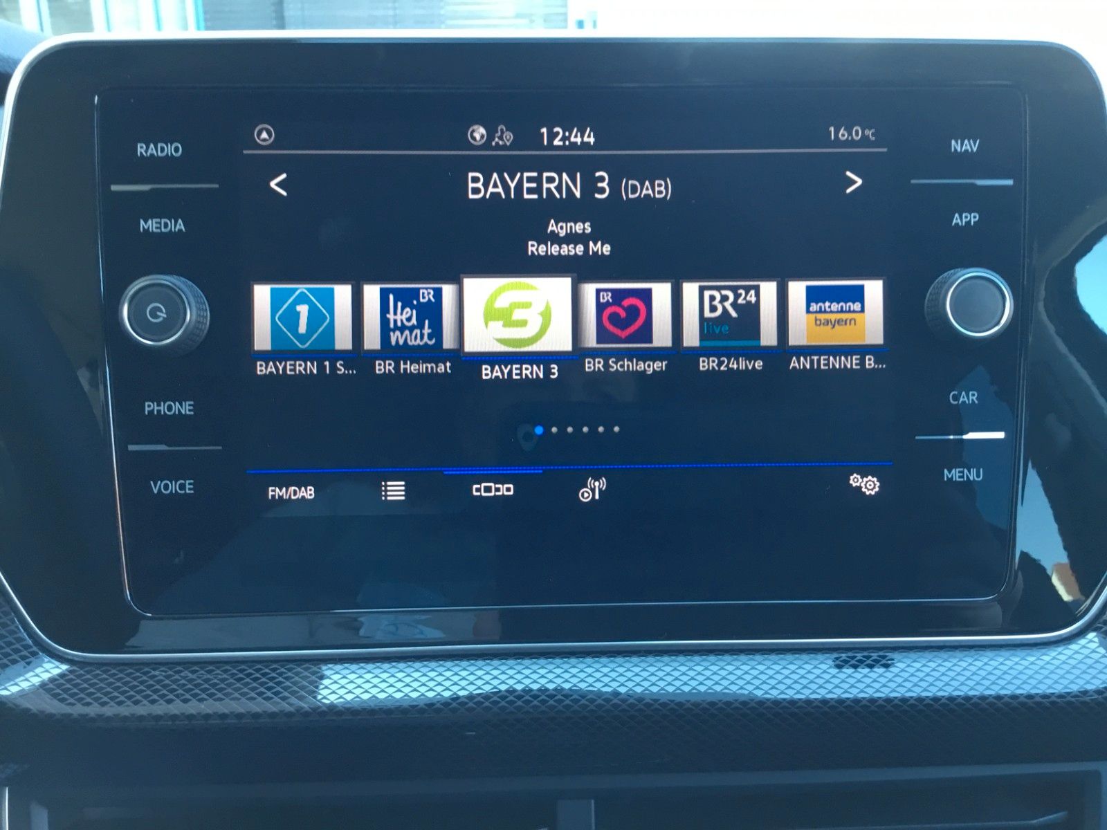 Fahrzeugabbildung Volkswagen T-Cross 1.0 TSI DSG GOAL+AHK+ACC+AppConnect+LED