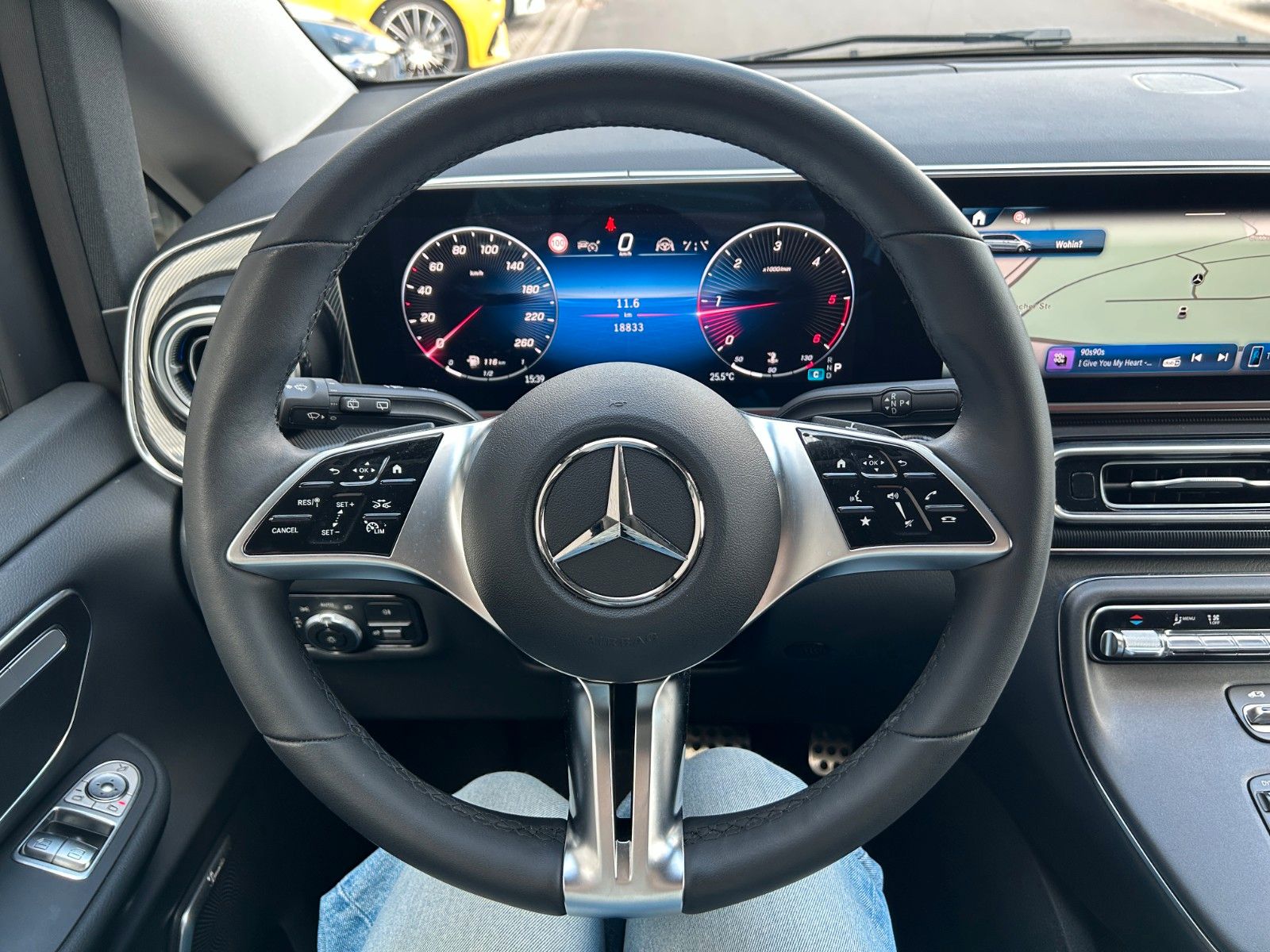 Fahrzeugabbildung Mercedes-Benz V 220 d STYLE AHK2,5to DISTRONIC 360 MULTIBEAM