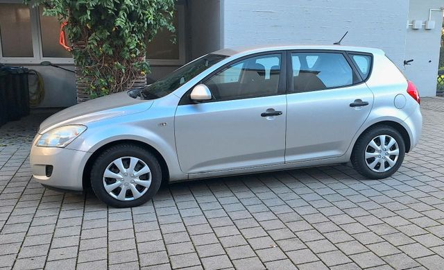 Kia ceed 1,4 16V  Scheckheftgepflegt