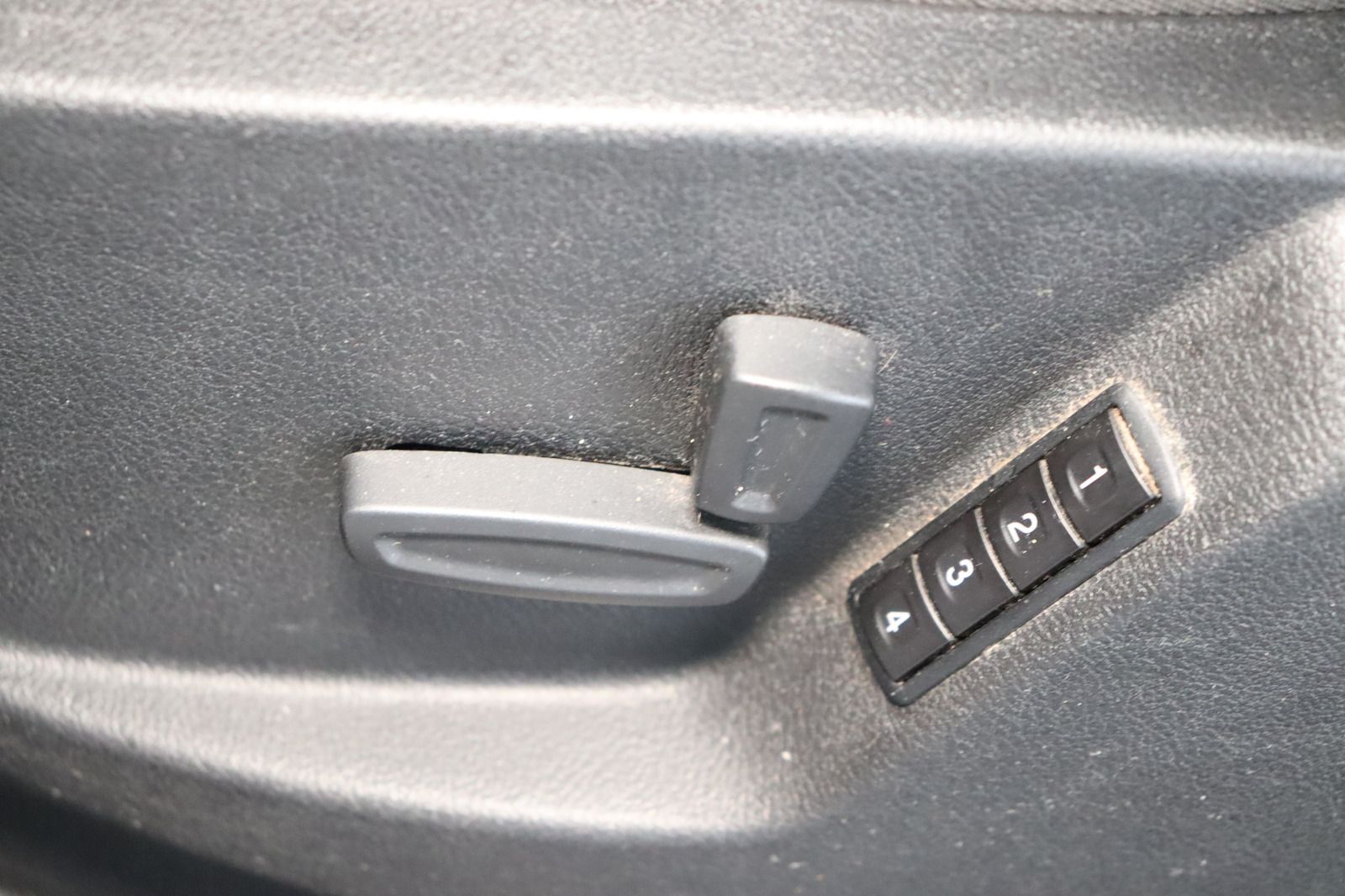 Fahrzeugabbildung Ford S-MAX 2.0 TDCi Sitzhzg./-lüftung * PDC * Tempom.