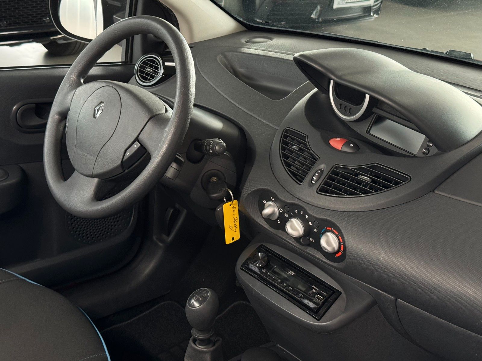 Fahrzeugabbildung Renault Twingo 1.2 Expression "Klima DAB 16"LM Tempomat"