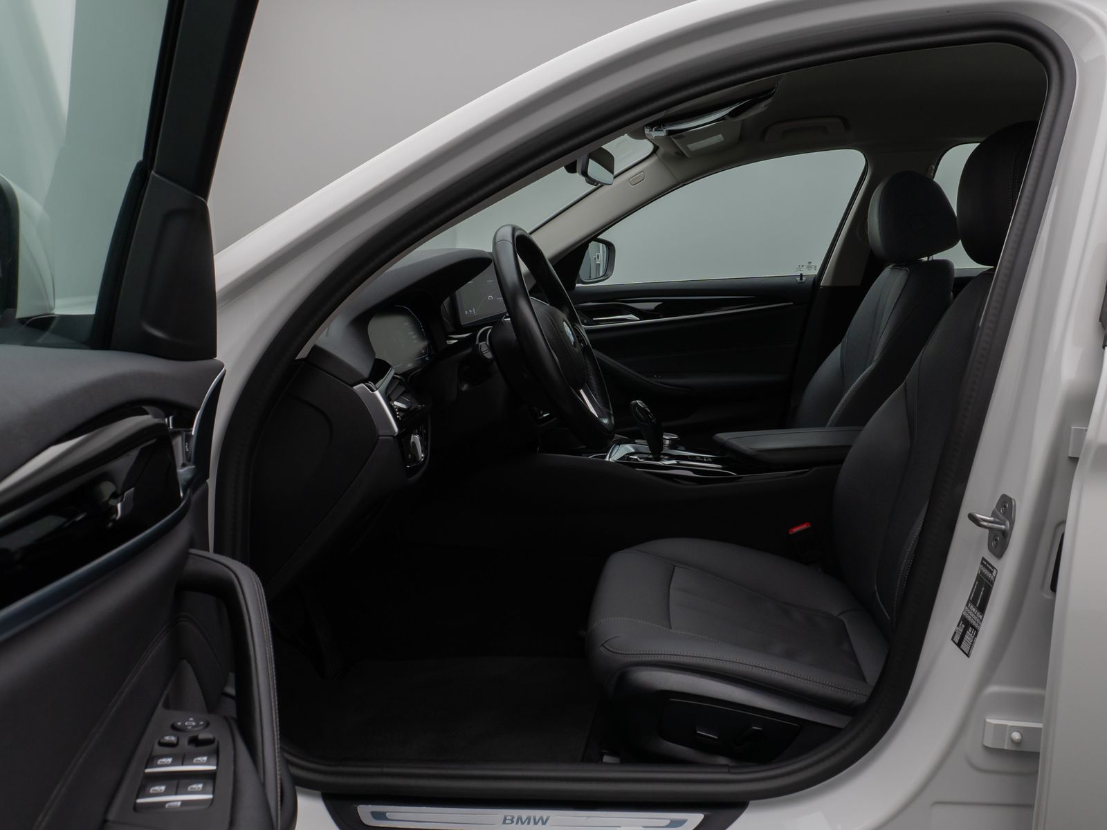 Fahrzeugabbildung BMW 520d Kamera DAB Leder Alarm Parkassistenzsystem