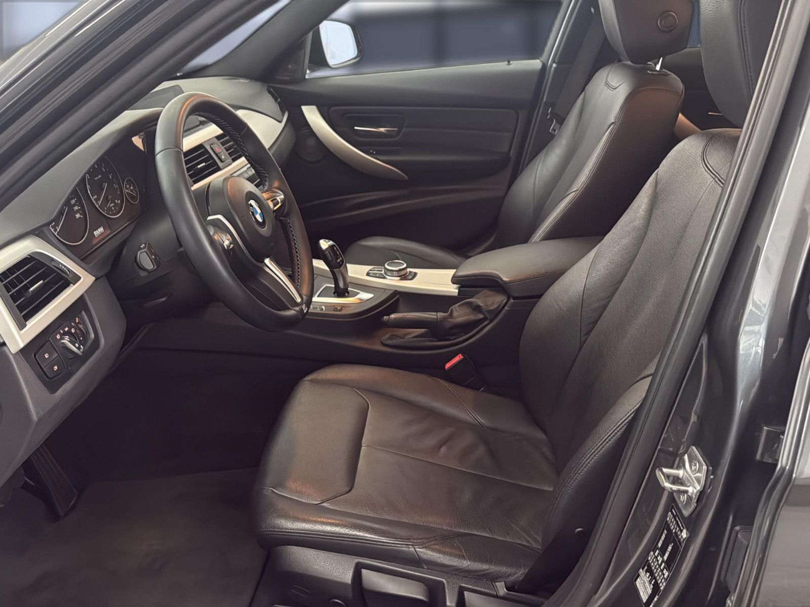 Fahrzeugabbildung BMW 320i Touring / AHK