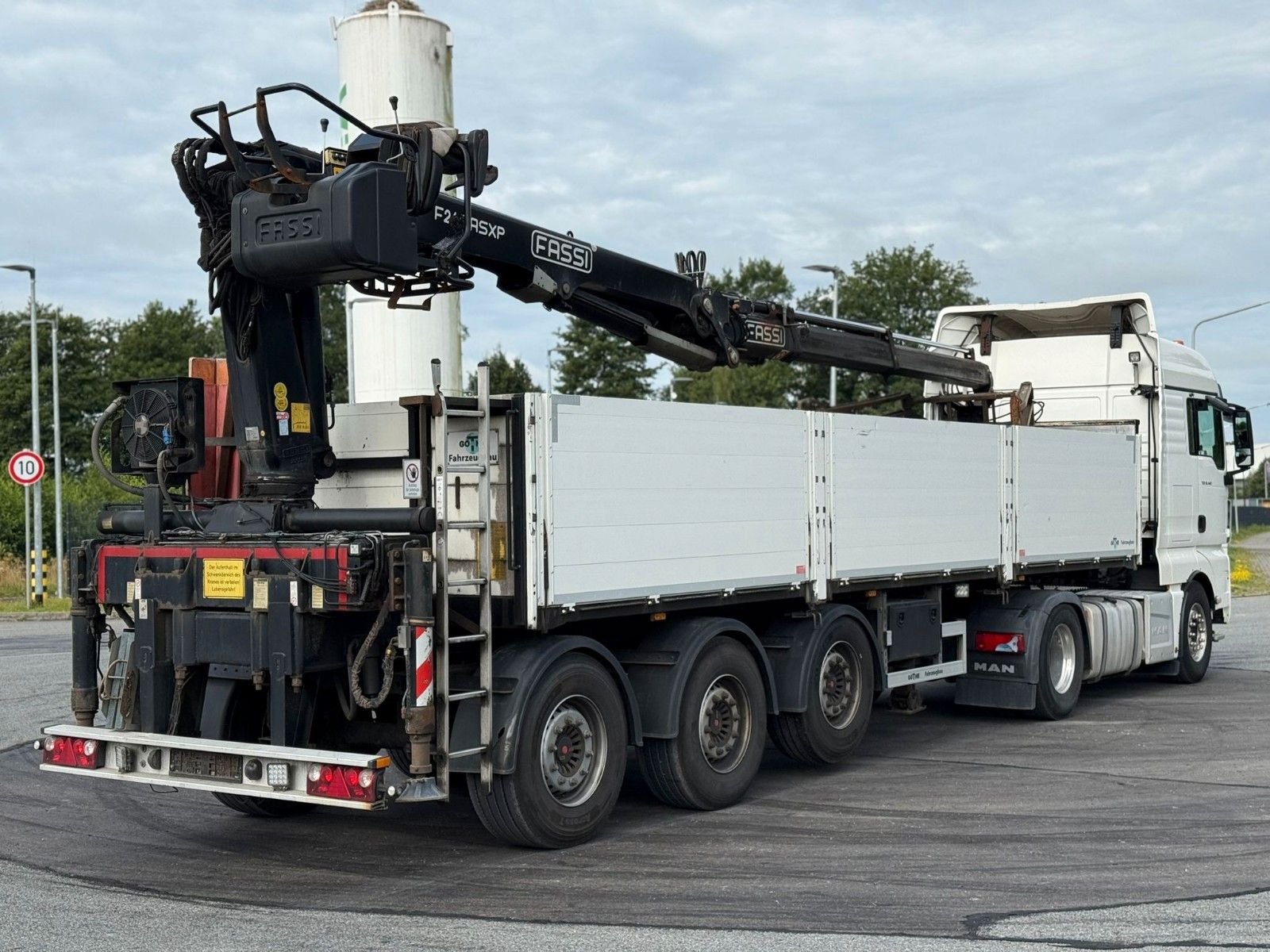 Fahrzeugabbildung MAN TGX 18.460 4x2 SAHN 3.Achs Auflieger Fassi  F240