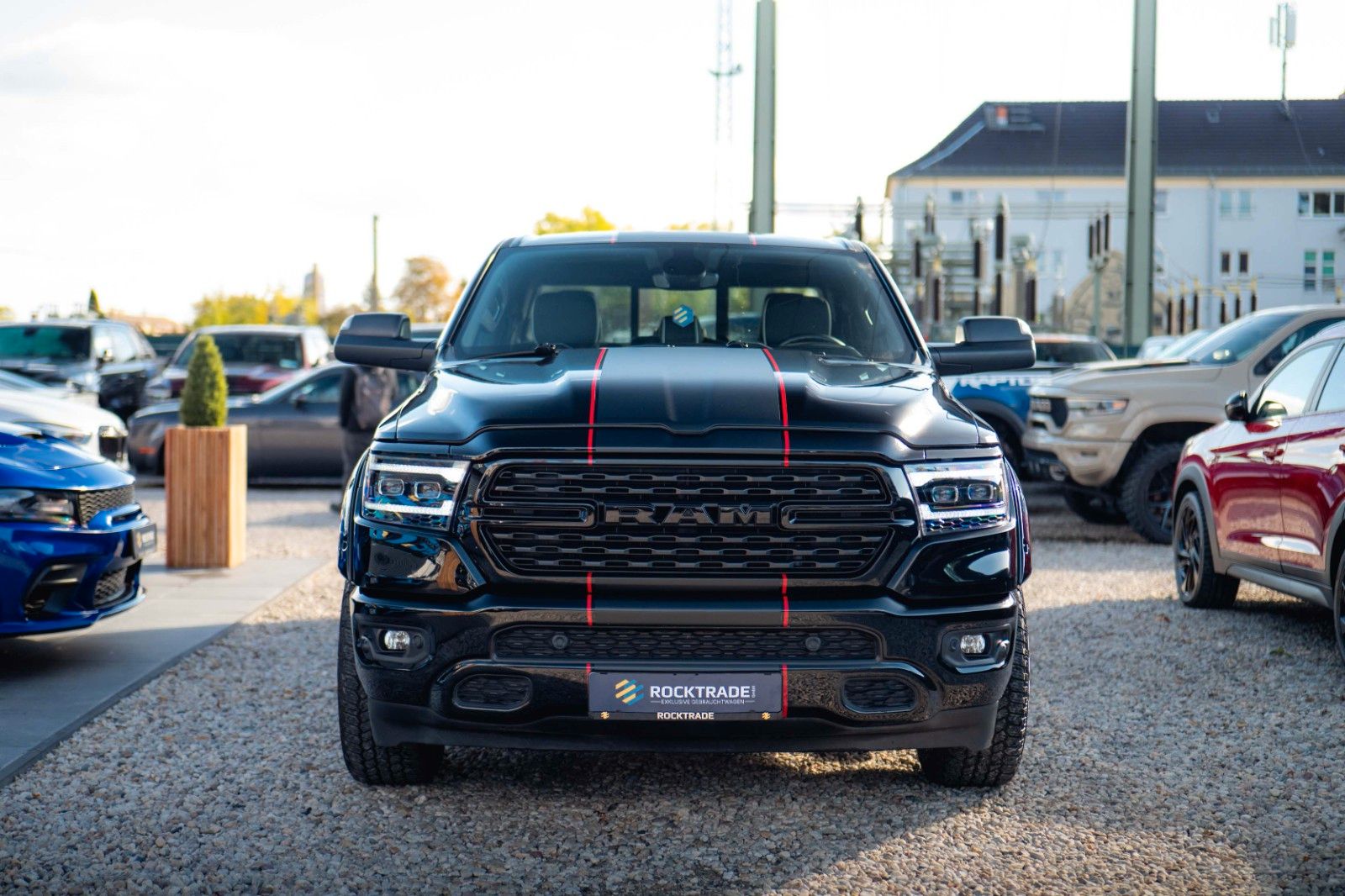 Fahrzeugabbildung Dodge RAM 5.7 V8 HEMI 4x4 OFFROAD Night-Paket LONGBED