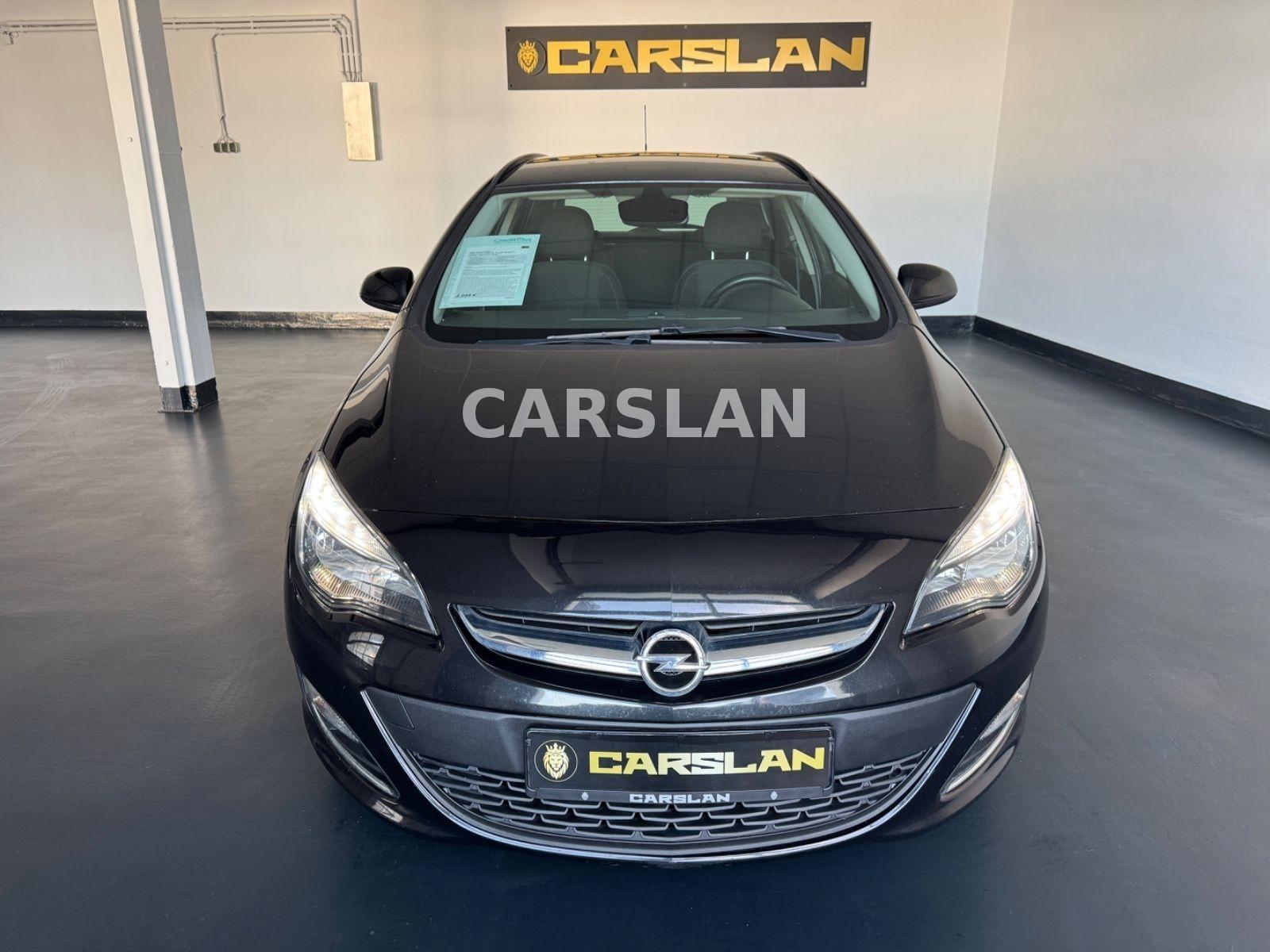 Opel Astra 2013 — interior