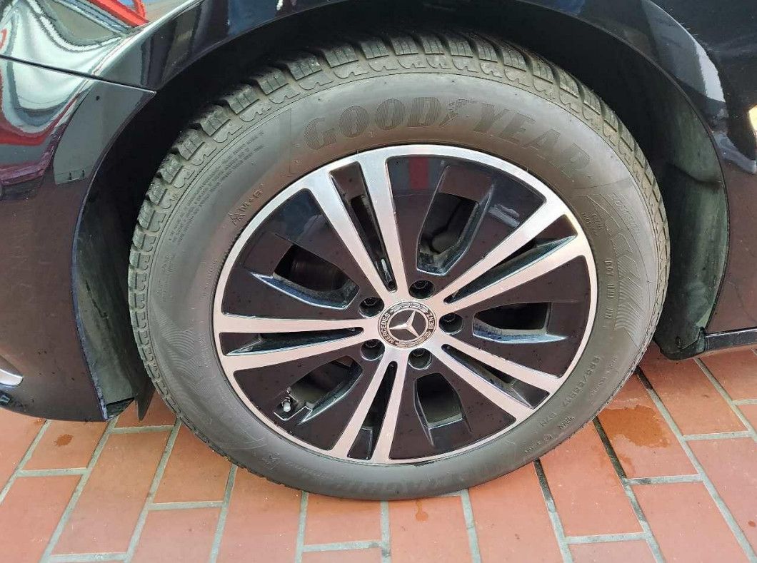 Fahrzeugabbildung Mercedes-Benz E 220d 9G LED/NAVI/SHZ/VIRTU/RFK/AHK