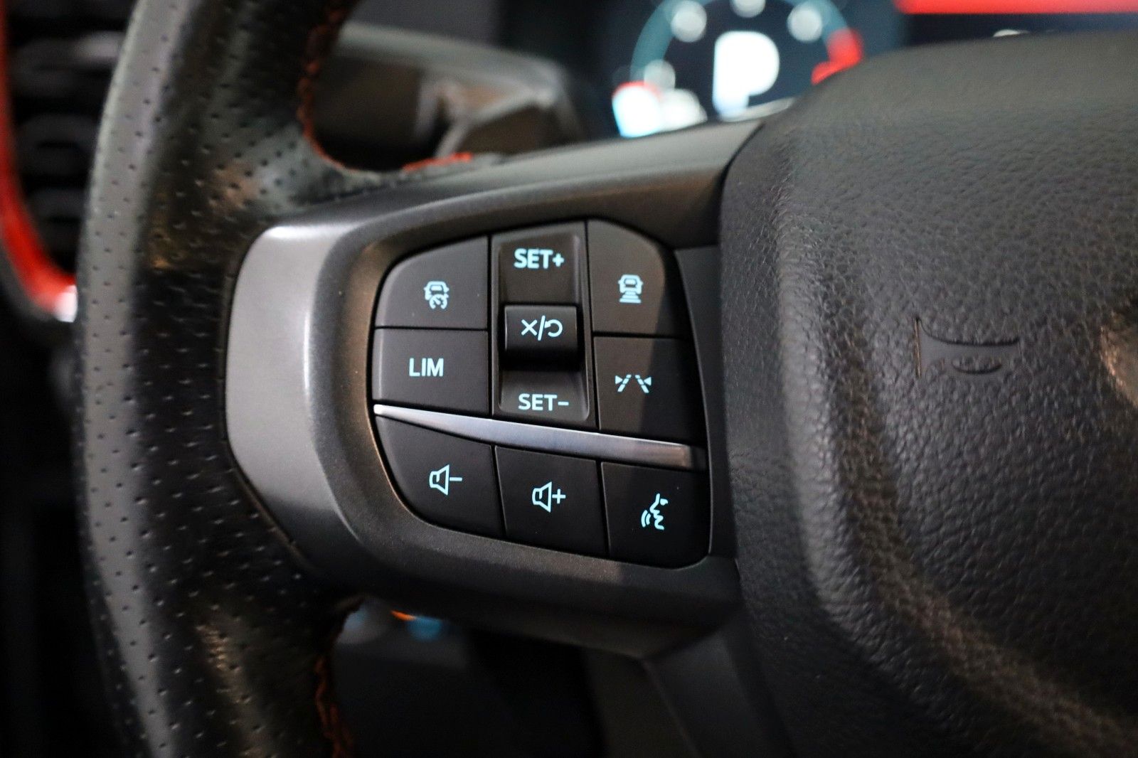 Fahrzeugabbildung Ford Raptor e-4WD,Rollo el,AHK, ATM !! Garantie07/28