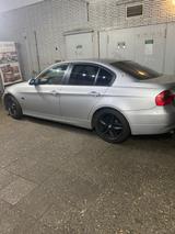 BMW 320i - - BMW 320 aus 2006: 320i