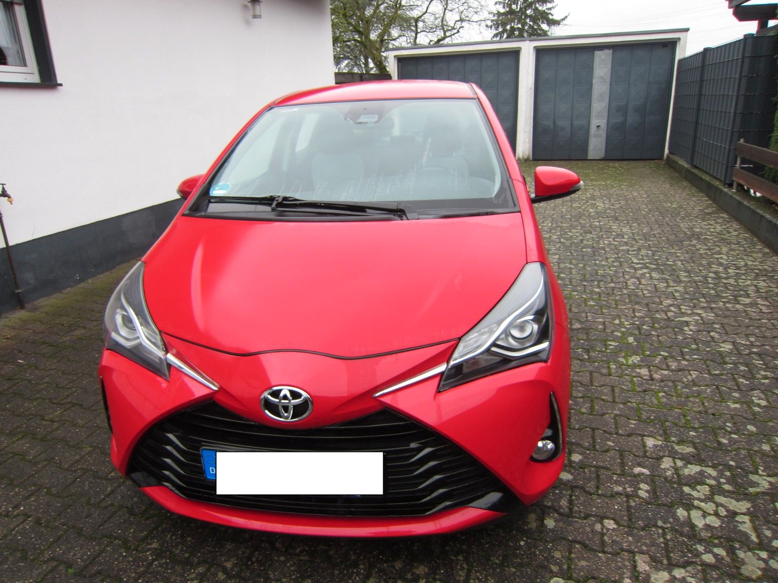 TOYOTA Yaris