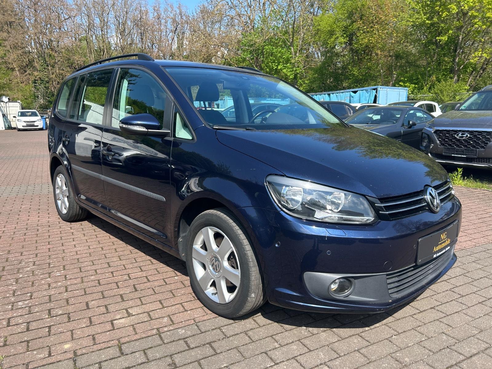 Volkswagen Touran 2015 — rear view