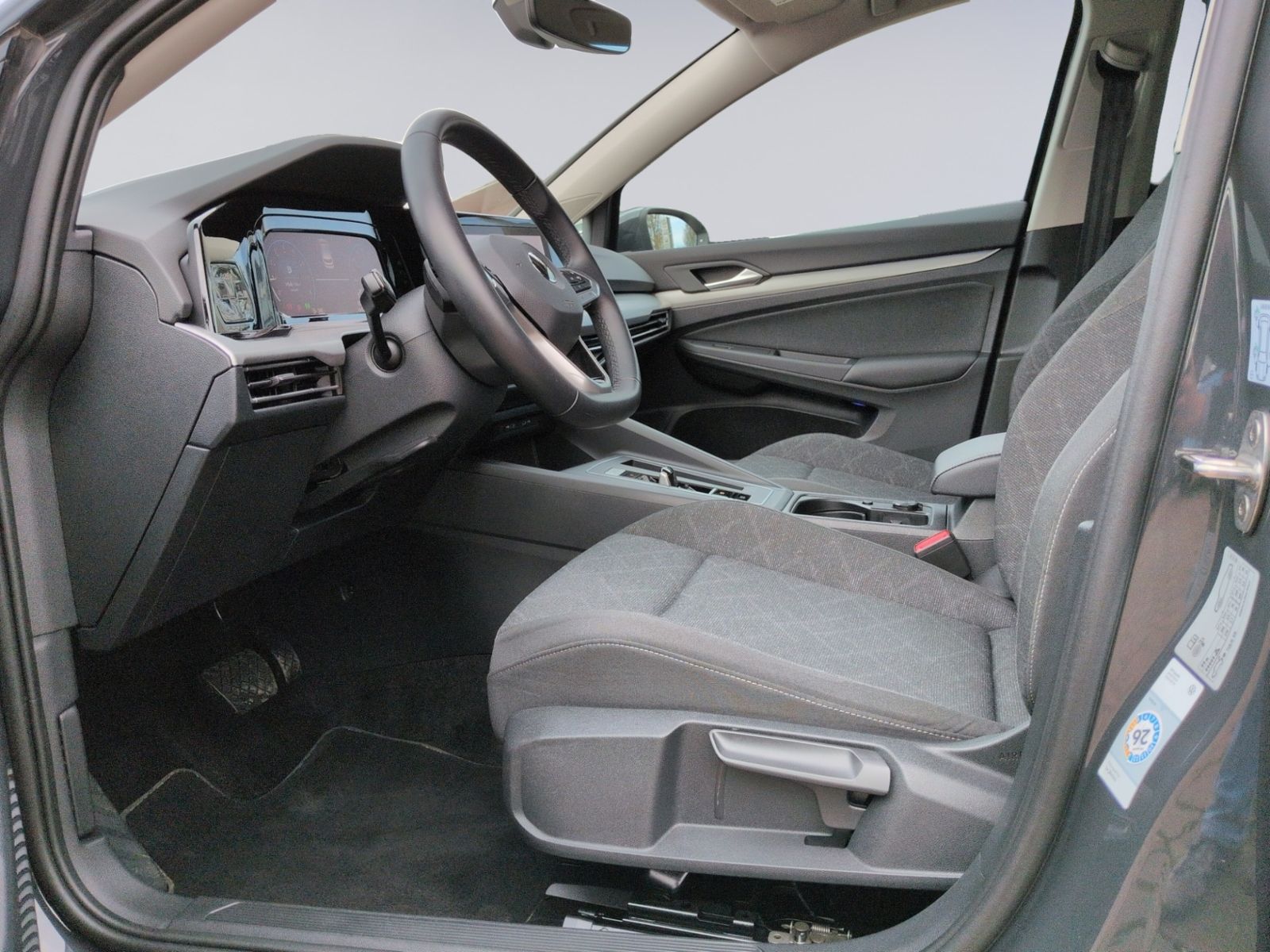 Golf VIII 1.0 eTSI DSG Life LED+ACC+APP+NAVI