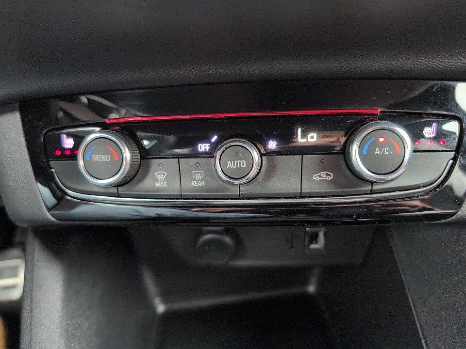 Fahrzeugabbildung Opel CORSA 1.2T GS-LINE GARANTIE LED+17ALU+CARPLAY++