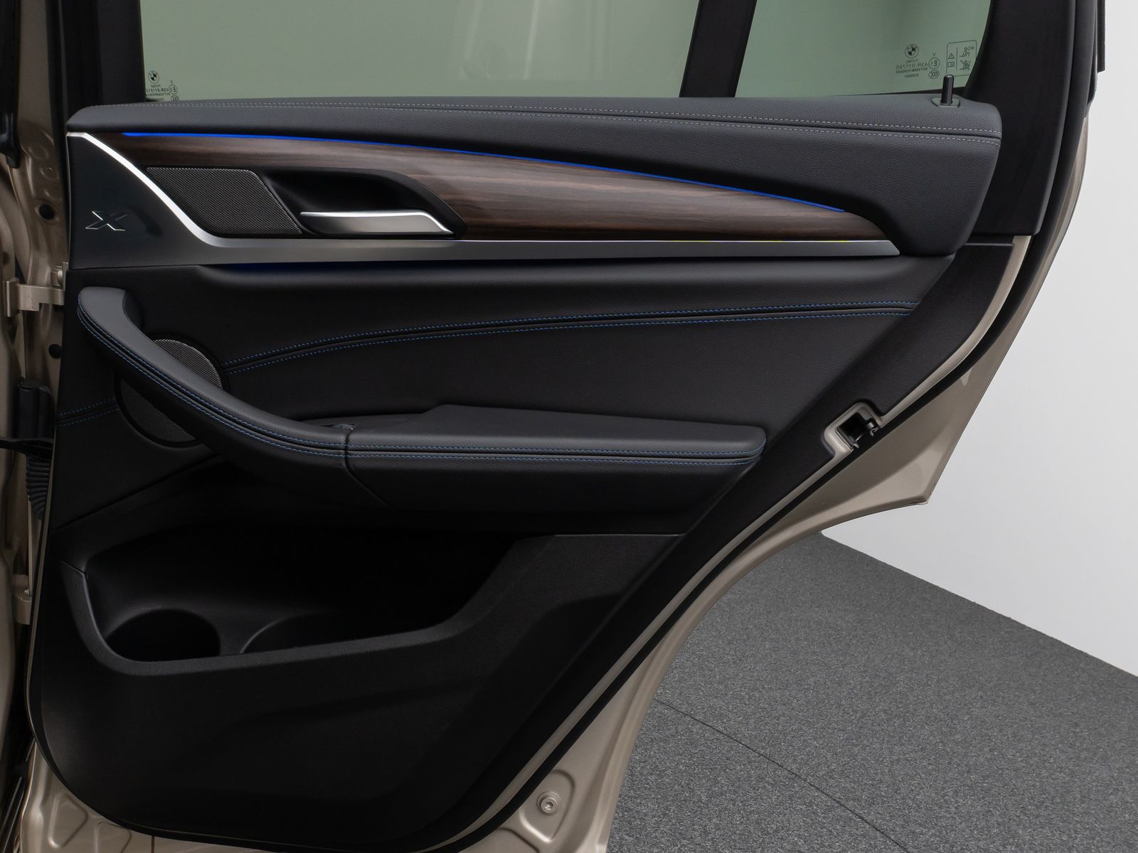 Fahrzeugabbildung BMW X3 M40d Panorama 360° HUD DAB H/K AHK Komfort